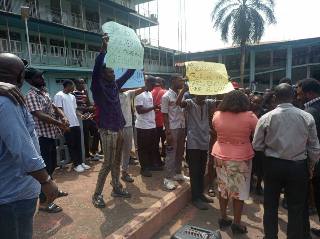 Power Outage: Students Protest Over 100 Days Of Darkness In UCH Ibadan